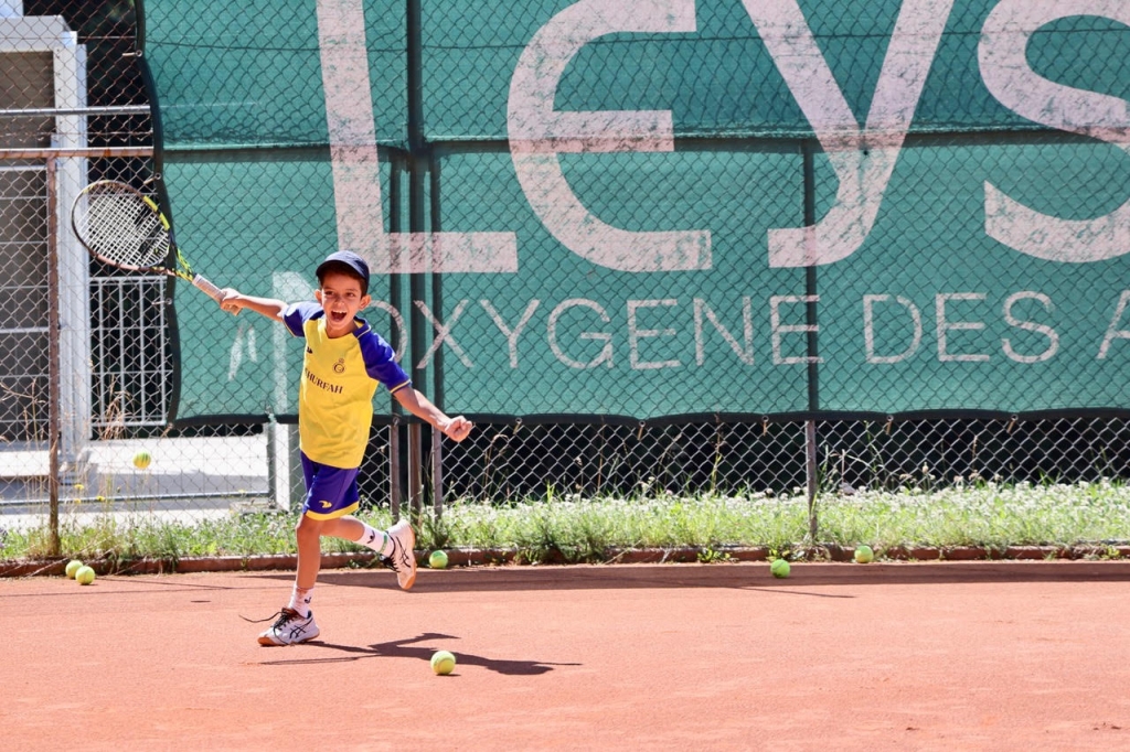 Village Camps International Summer Camp Leysin, Switzerland 2025-08-09 https://www.villagecamps.com/journals_admin/images/2615-7352-tennis 5.jpg